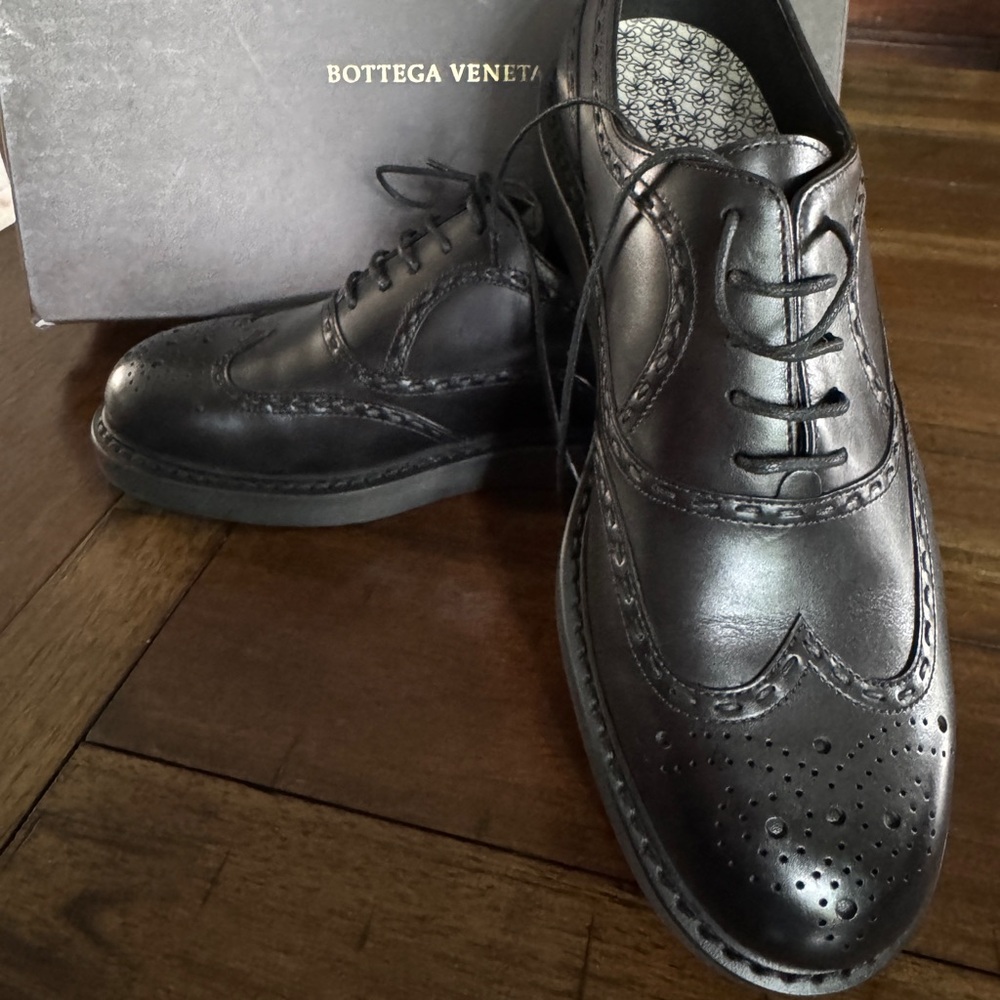 Bottega Veneta Men's Classic Black Oxfords